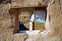Окно глиняного домика