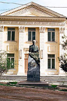Монумент Чайковскому в Янгиабаде