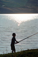 Мальчик на рыбалке. Бричмулла