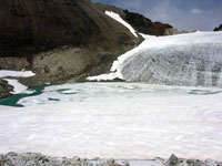 Замёрзшее озеро в леднике Верхнем Озёрном (3950)