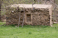 Каменно-глиняное жилище