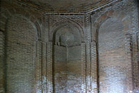 Стены внутри мавзолея