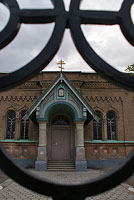 Центральный вход в Собор Святителя Алексия
