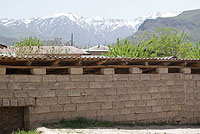 Из Гуса видны снежные горы Зарафшанского хребта